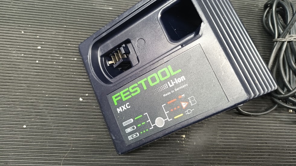 Caricabatterie Festool MXC 10.8V - Non Funzionante, Per Parti O Riparazione