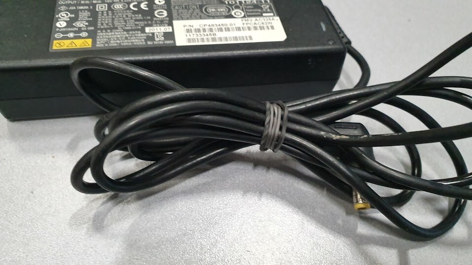 Fujitsu PJW1942N AC Adapter 19V 4.22A Used Working Without Power Cord