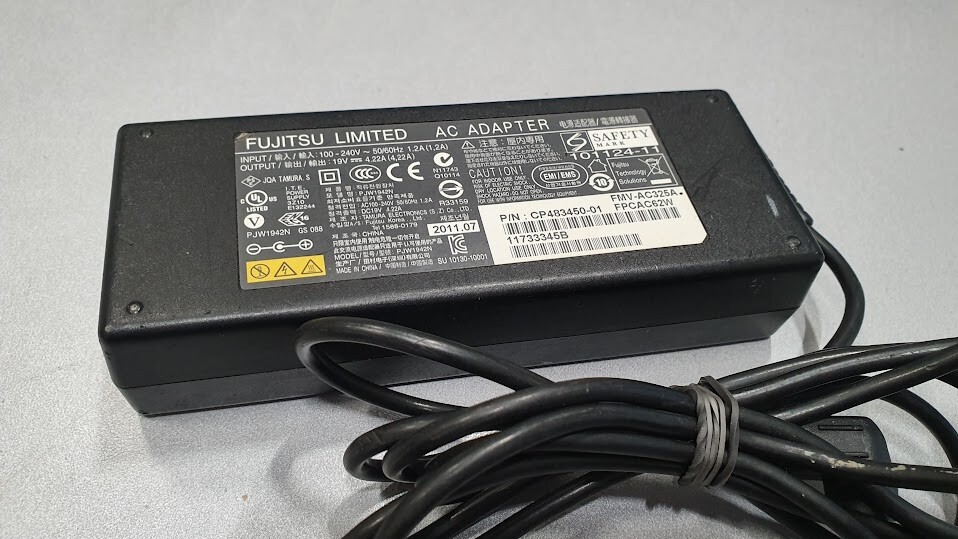 Fujitsu PJW1942N AC Adapter 19V 4.22A Used Working Without Power Cord