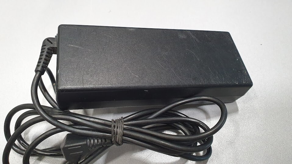 Fujitsu PJW1942N AC Adapter 19V 4.22A Used Working Without Power Cord