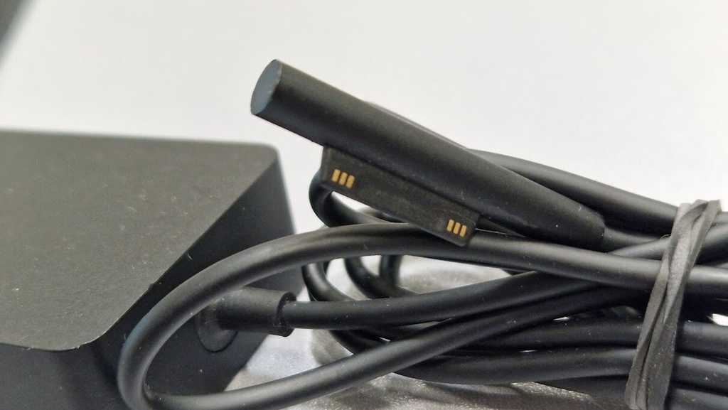 Microsoft 1963 AC Adapter 15.0V 2.6A Used Working Without Power Cord