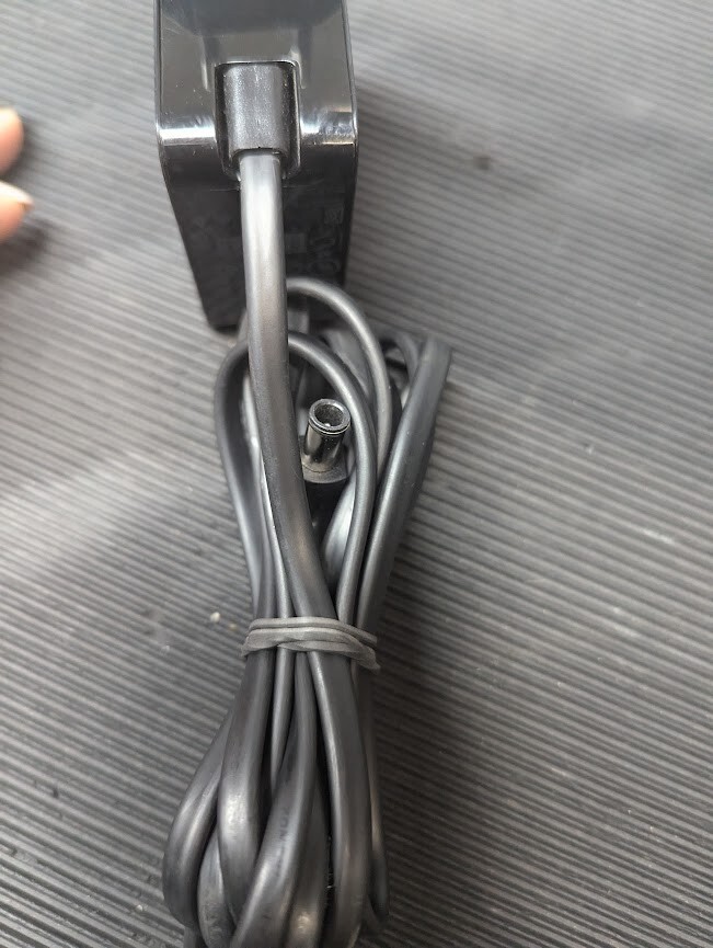 SAMSUNG A2514-MPNL AC Adapter 14.0V 1.79A Used Working With Power Cord