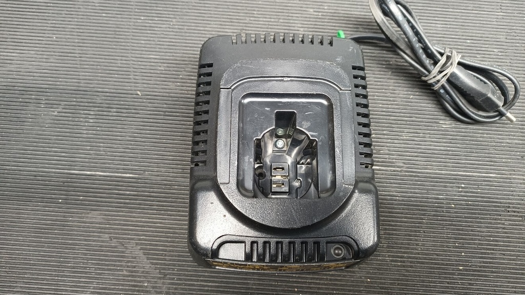 DEWALT DE9116 Battery Charger for NiMH & NiCd Black,  Not Working