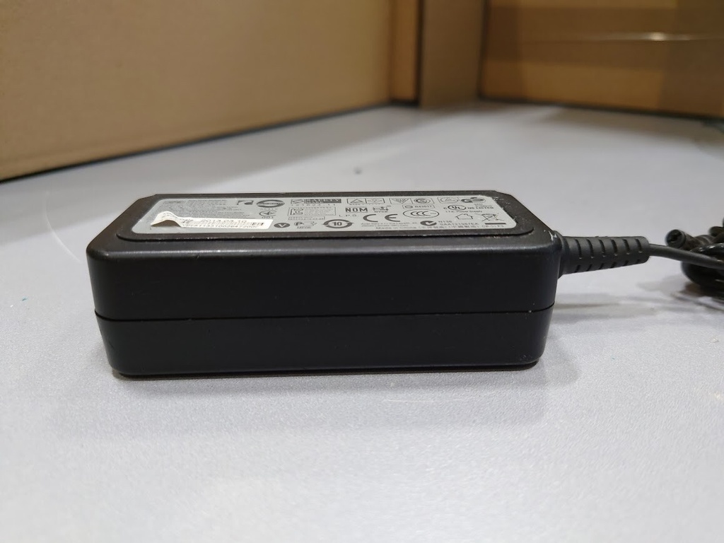 APD DA-40C19 AC Adapter 19V 2.1A Used Working Without Power Cord