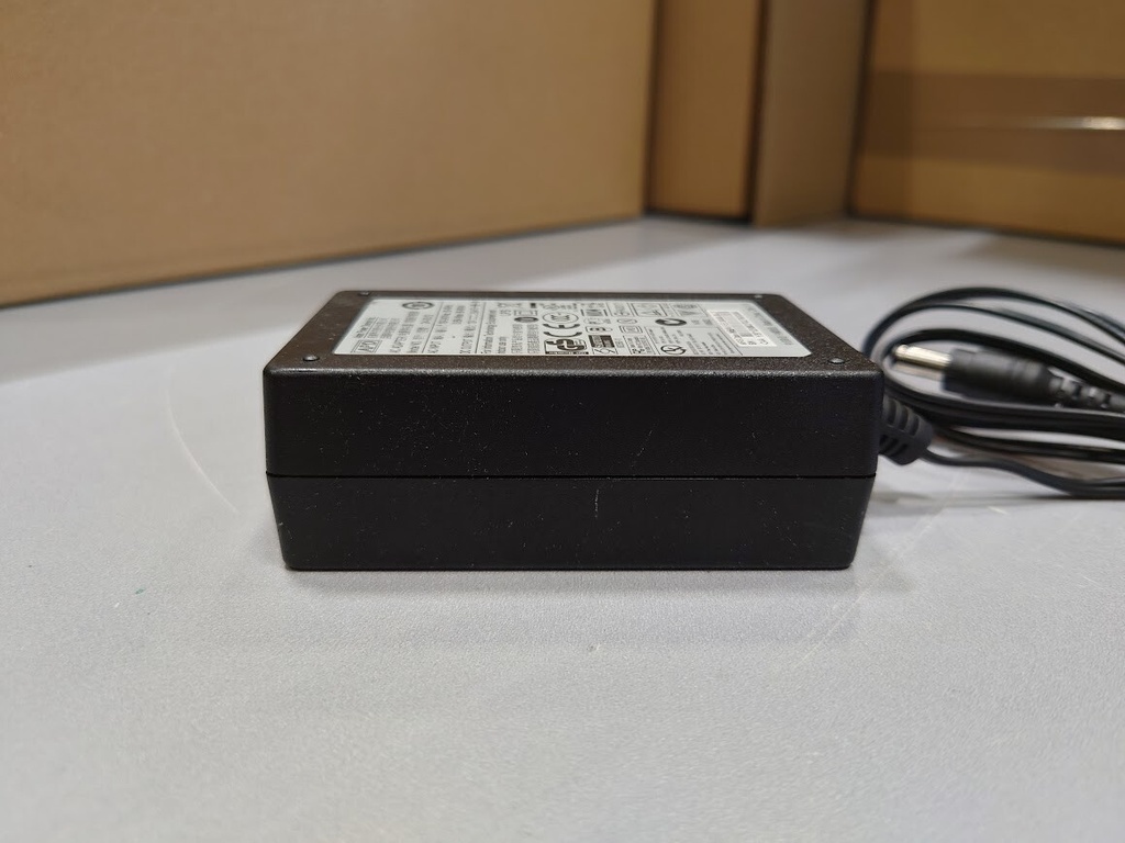 APD DA-30J12 AC Adapter 12V 2.5A Used Working Without Power Cord