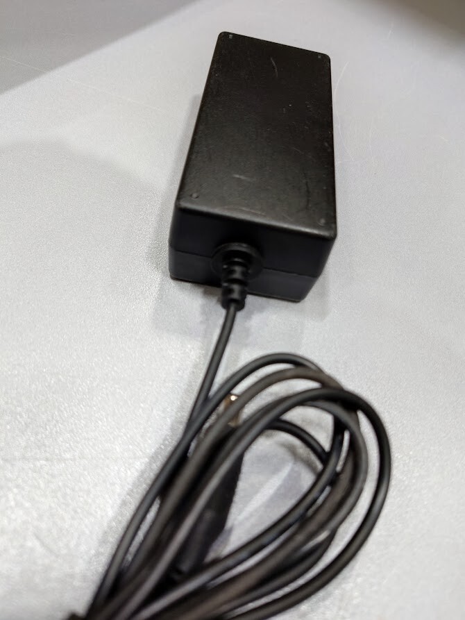 SAMSUNG A2514-DSM AC Adapter 14.0V   1.786A Used Working Without Power Cord