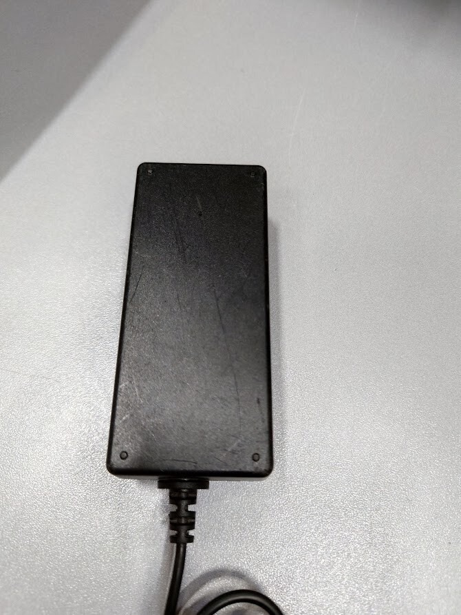 SAMSUNG A2514-DSM AC Adapter 14.0V   1.786A Used Working Without Power Cord