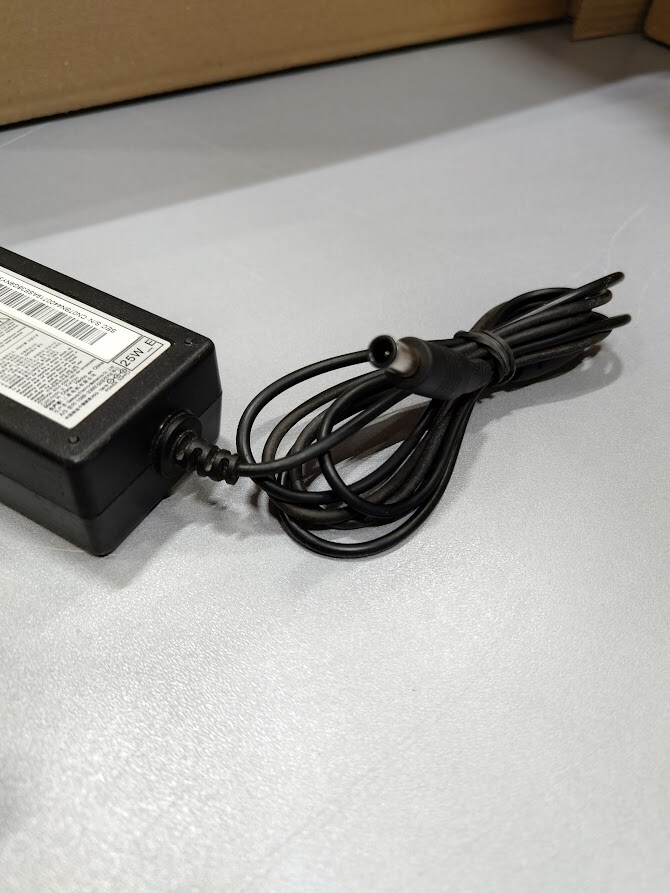 SAMSUNG A2514-DSM AC Adapter 14.0V   1.786A Used Working Without Power Cord