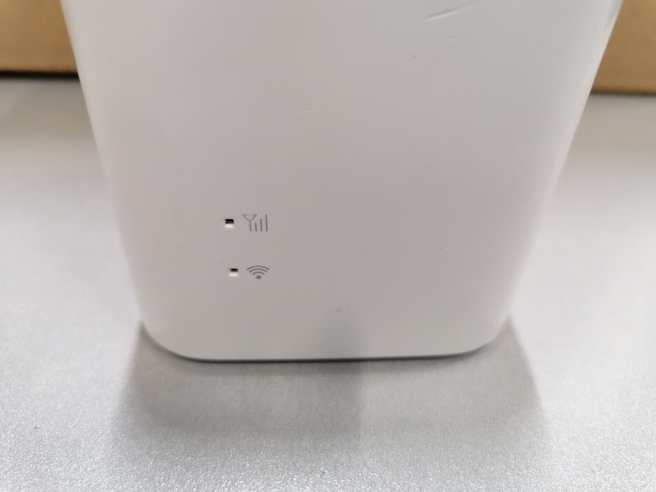 Huawei E5180s-22 4G Wifi Router White Not Working For Parts Without Charger