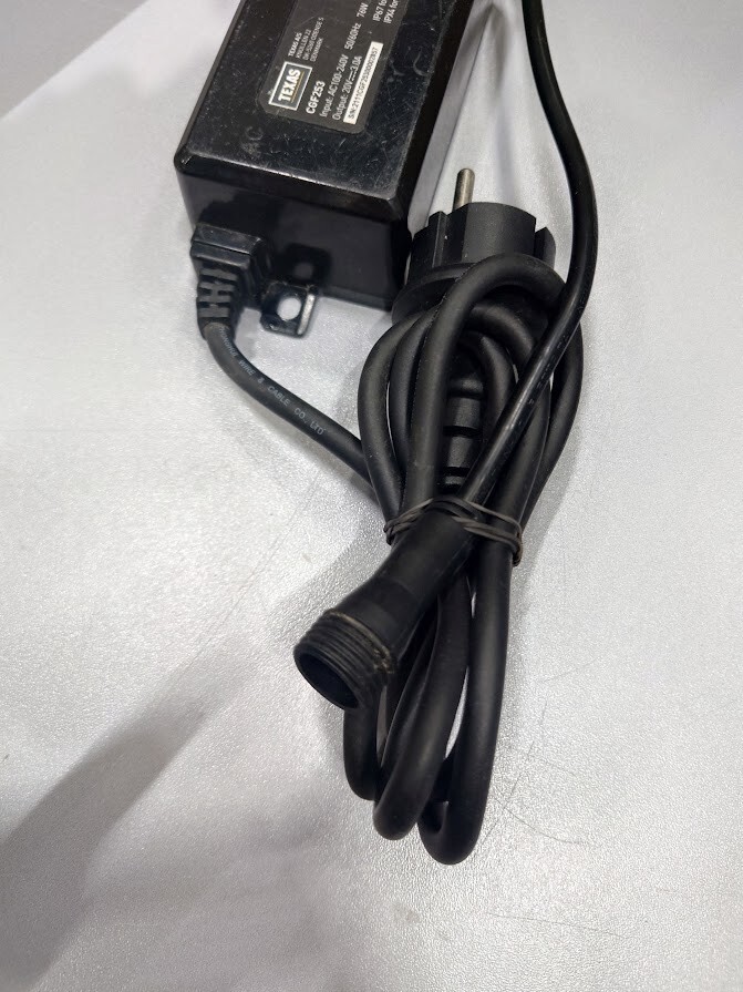 Texas CGF253 Charger 20V 3.0A Used Working Without Power Cord