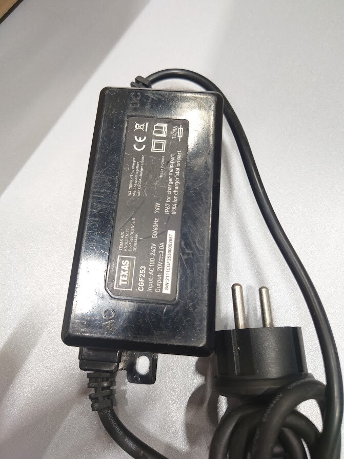 Texas CGF253 Charger 20V 3.0A Used Working Without Power Cord