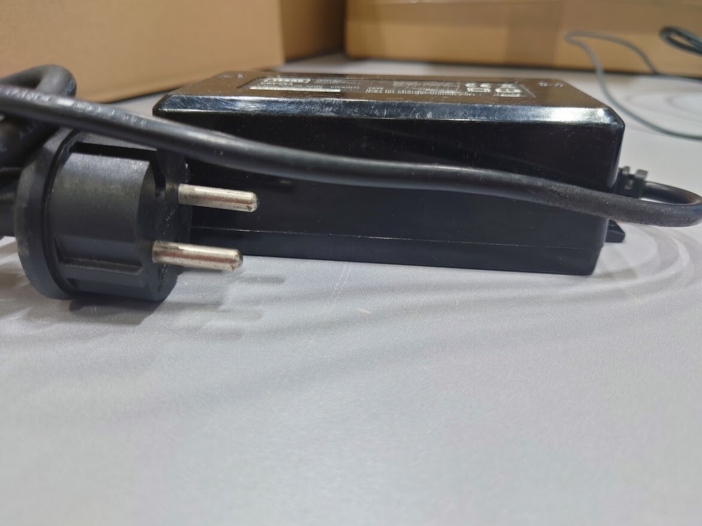 Texas CGF253 Charger 20V 3.0A Used Working Without Power Cord