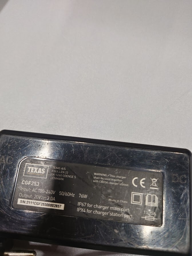 Texas CGF253 Charger 20V 3.0A Used Working Without Power Cord