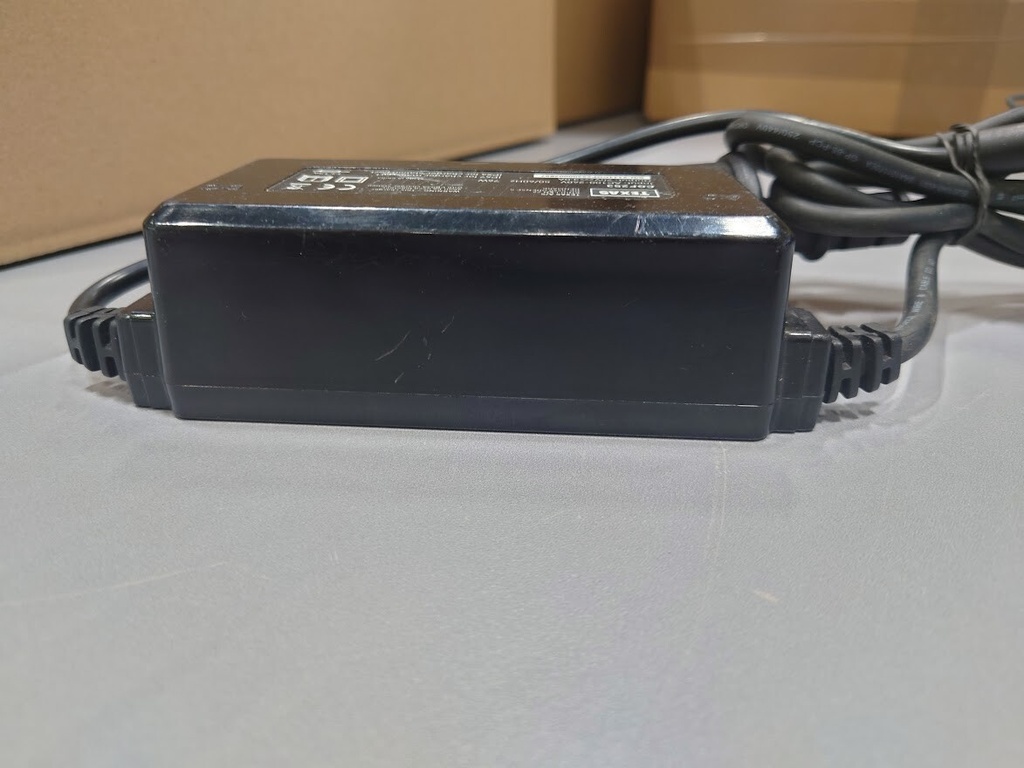 Texas CGF253 Charger 20V 3.0A Used Working Without Power Cord