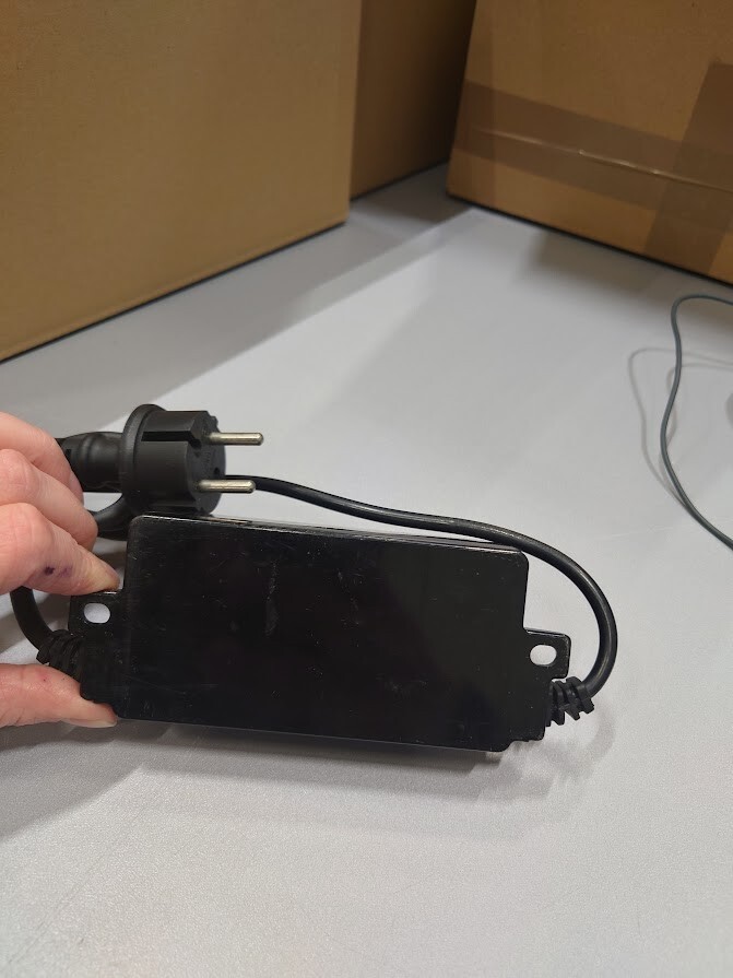 Texas CGF253 Charger 20V 3.0A Used Working Without Power Cord