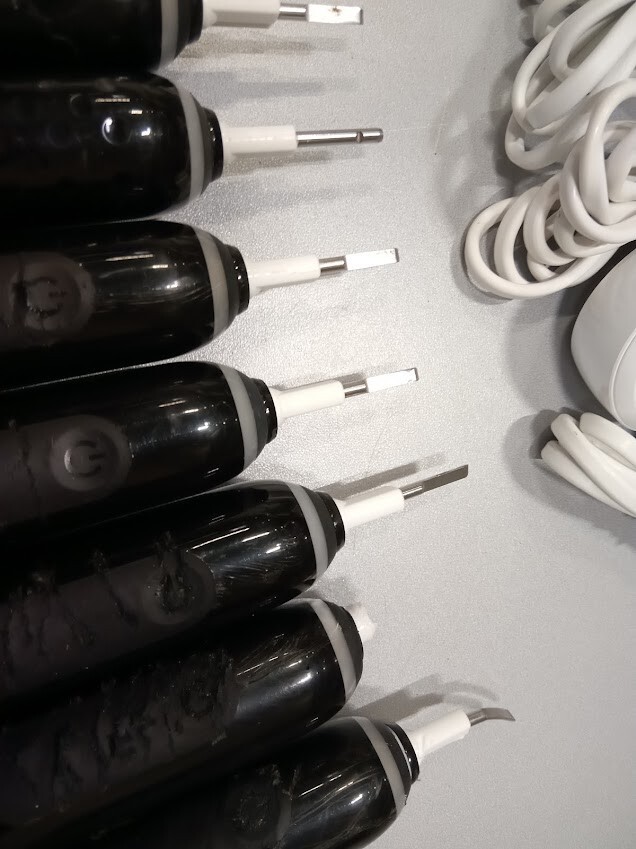 10 Stück Oral-B Zahnbürste Typ 3772 & Ladegerät Typ 3757 funktioniert nicht f...