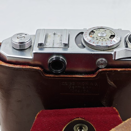Zeiss Ikon Vintage Camera 527/24 - Untested, With Bag & Strap