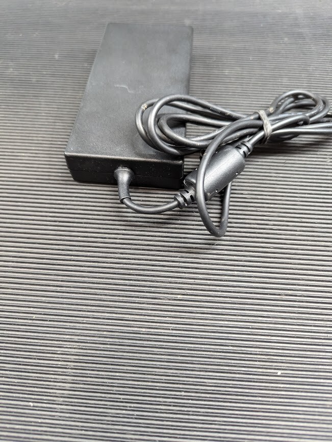 DELTA ADP-120VH D  AC Adapter 20V 6.0A Without Power Cord Black Used