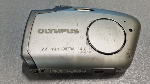 Olympus M-mini 4.0MP Digitalkamera Silber funktioniert nicht als...