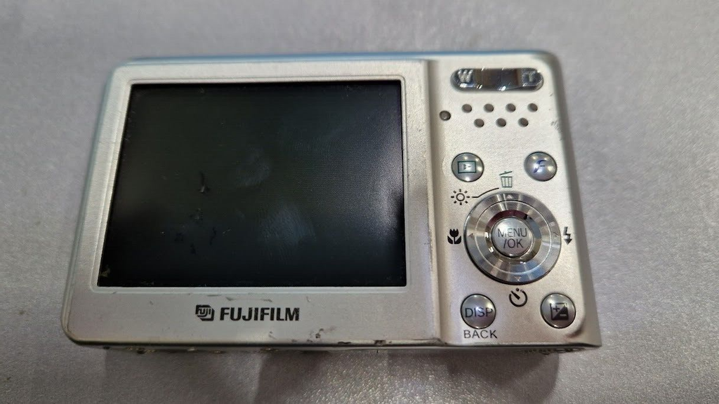 Cámara digital Fujifilm FinePix F30 zoom óptico 3X no funciona para piezas