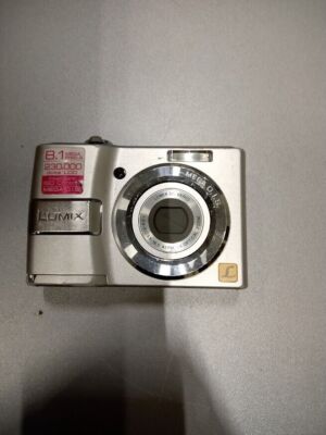 Panasonic DMC-LS80 Lumix 8.1 MP f/2.8 3x Optical Zoom Silver Not Working For Par