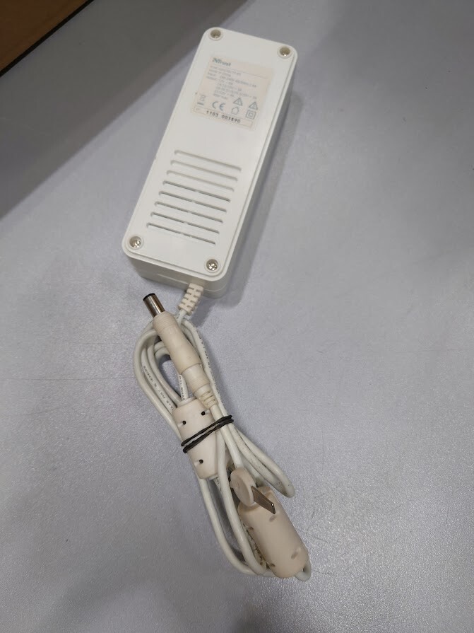 Trust 16173-03 Adapter 21/22V 4A Used Working Without Power Cord