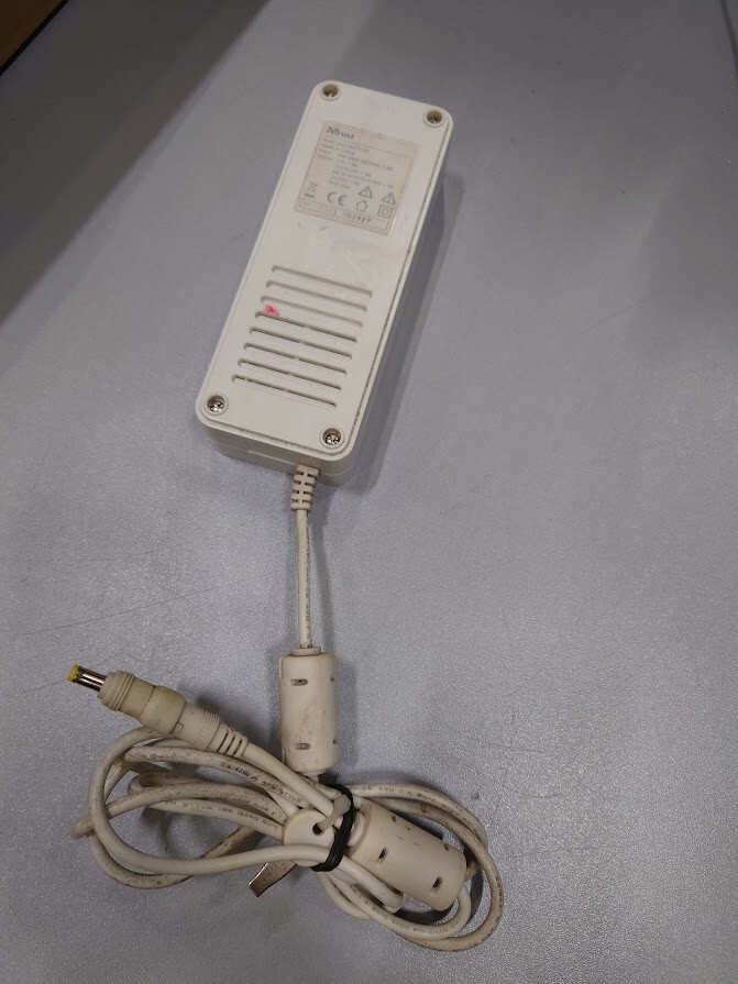 Trust 16173-03 Adapter 21/22V 4A Used Working Without Power Cord
