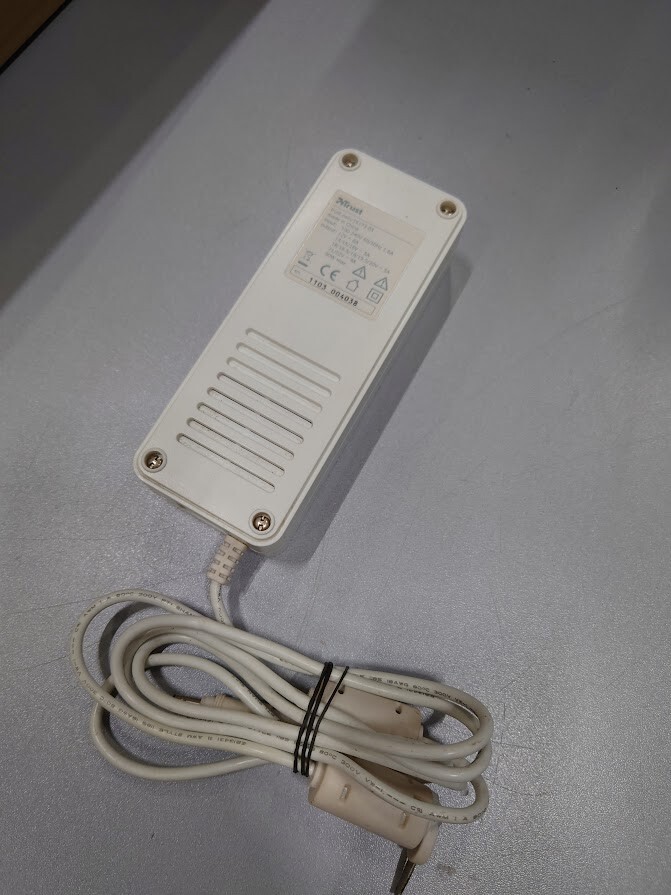 Trust 16173-03 Adapter 21/22V 4A Used Working Without Power Cord