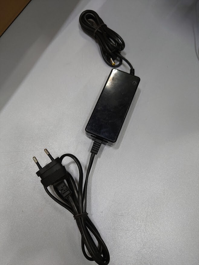 Trust 19134 Adapter 15/16/19.5V 3.6A Used Working Without Power Cord
